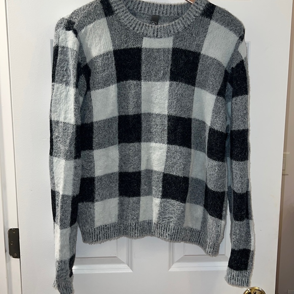 Alya grey plaid women’s sweater